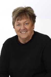 Headshot Deb Troutman 
